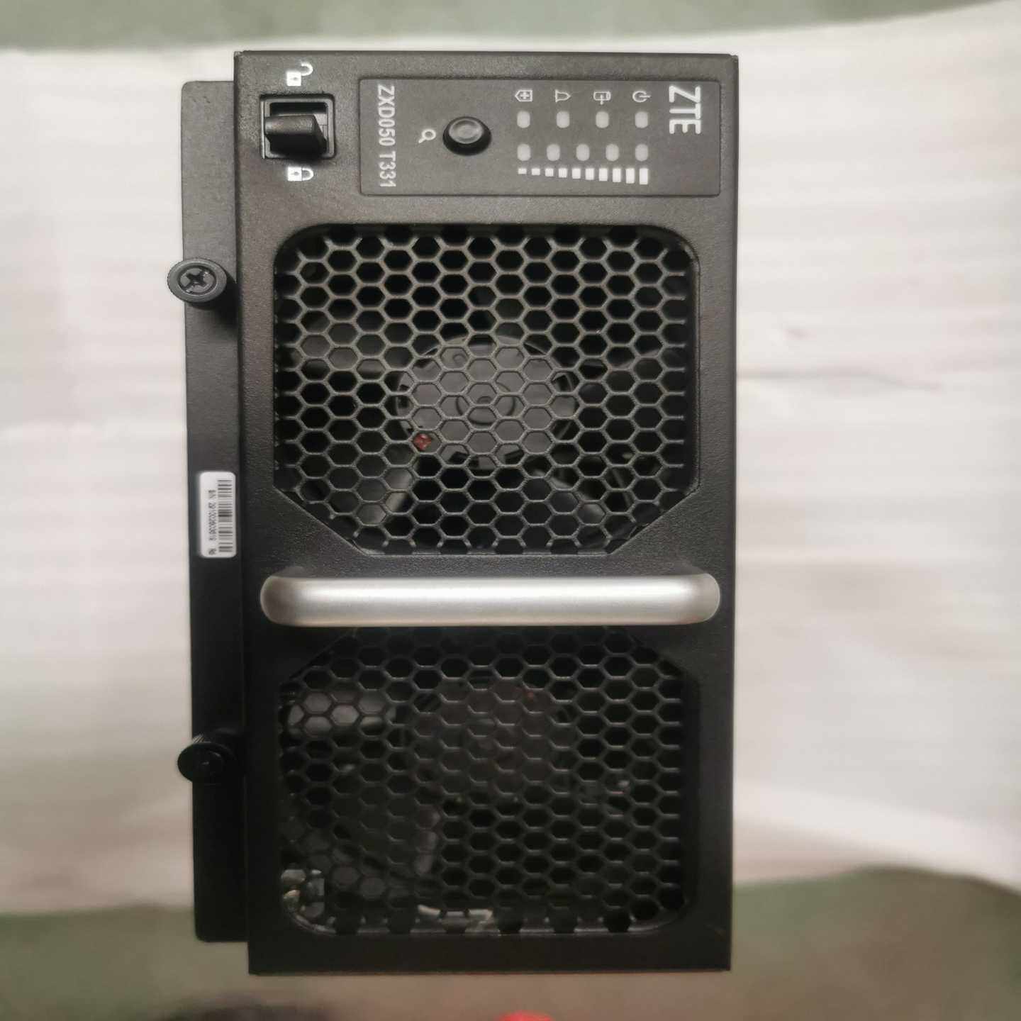 华为S6730S-S24X6Q 。三层核心交换机,6个40G