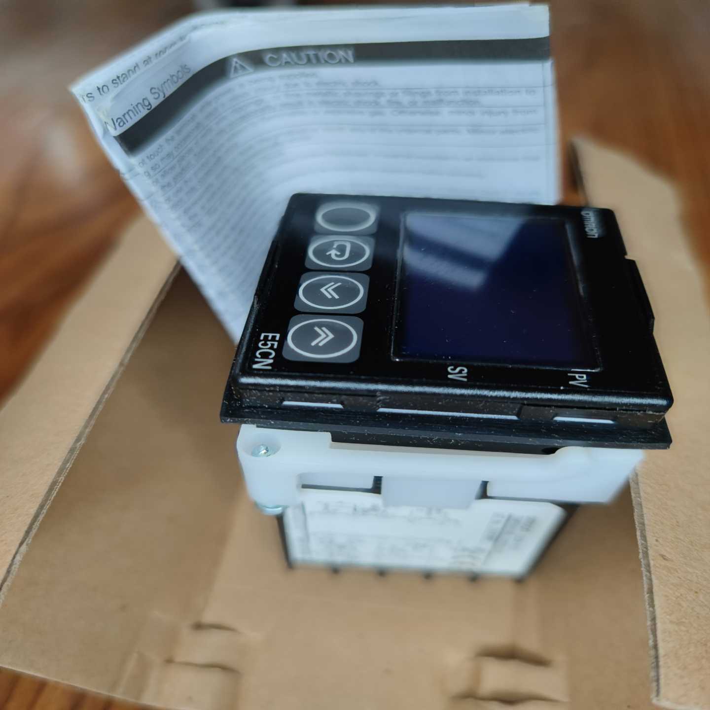 寻..E5CN-R2TDAC/DC24V温控器未使用，