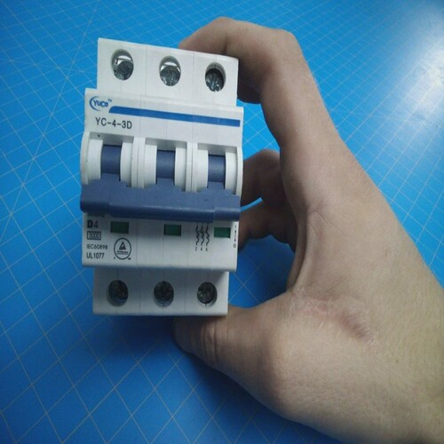 Yuco3-Pole4A480VACDINMountCircuitBreakerYC-4-3D