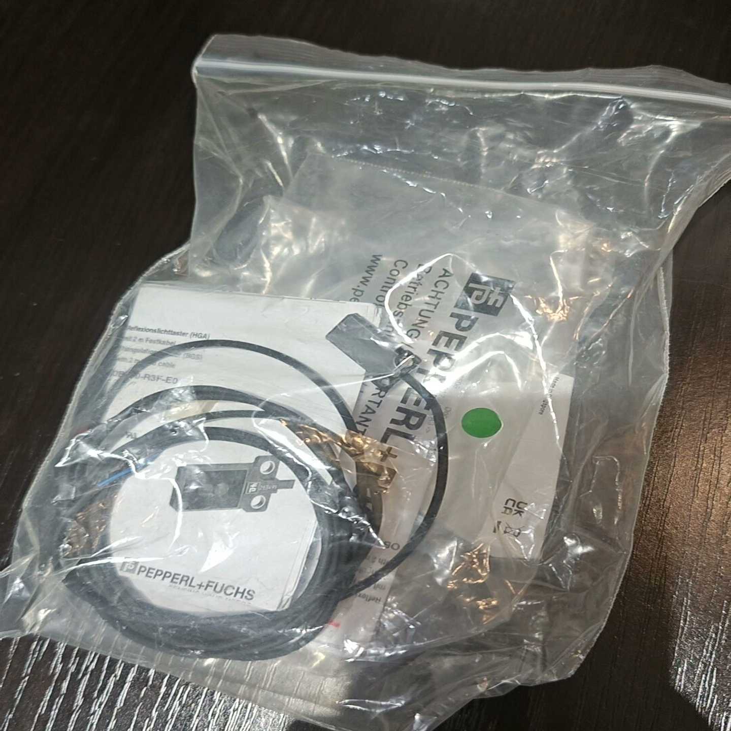 议价PF倍加福贴片式光电开关感应器,型号是OBT30-R