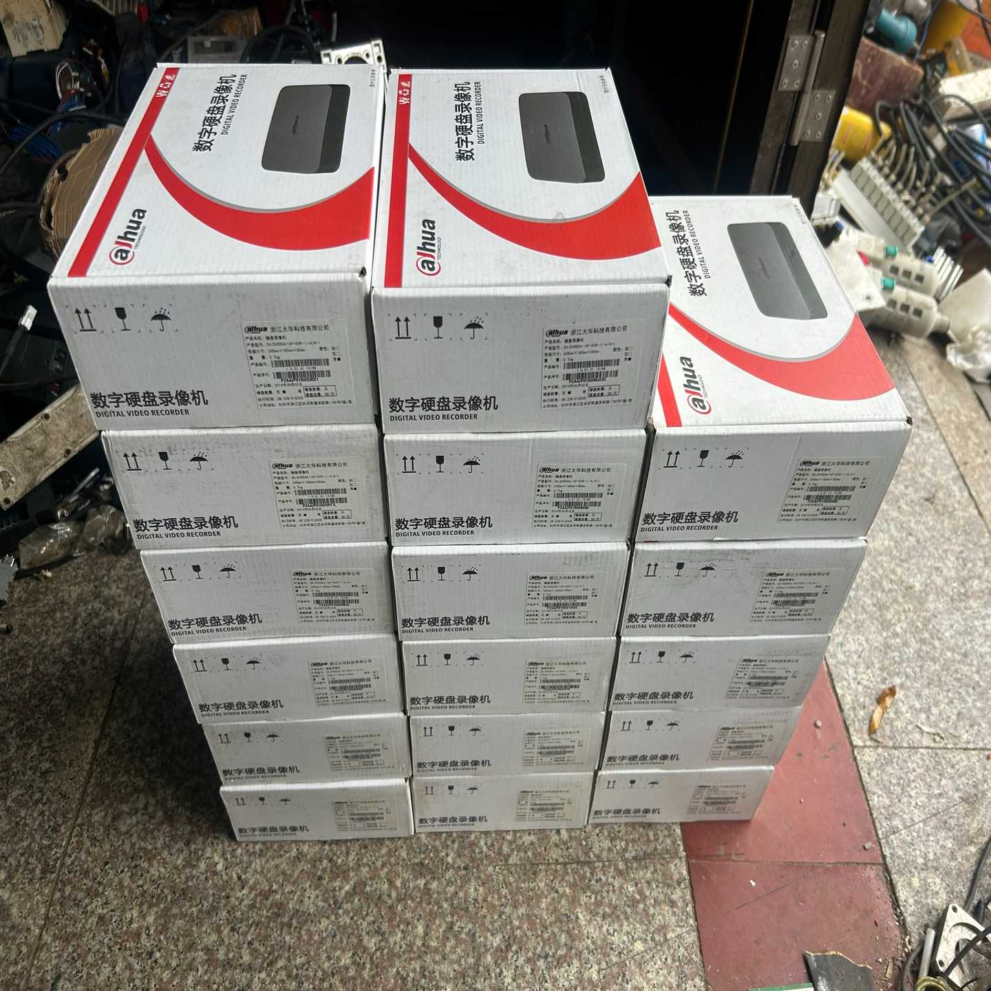 全新大华数字硬盘录像机，型号DH/DVR504，支持4路视频--议价商品