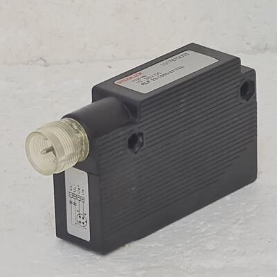 VISOLUX RLF 2310004774B PHOTOELECTRIC SENSOR 1017870003