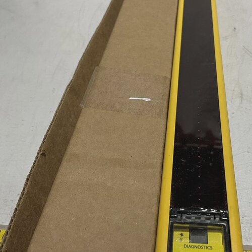 BANNER  SLSE14900P8  EZSCREEN SFETRY  LIGTH  CURTAIN  U3S