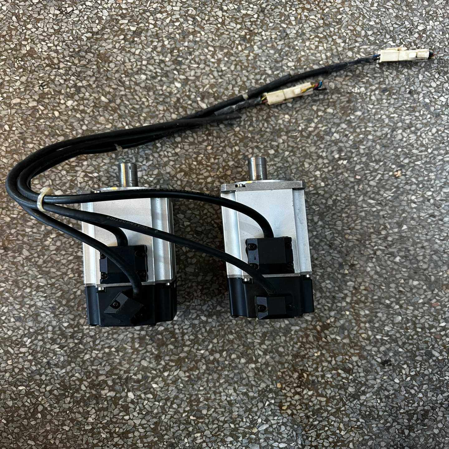 雷赛伺服电机400WACM0004L2H-A0-B-HS询价