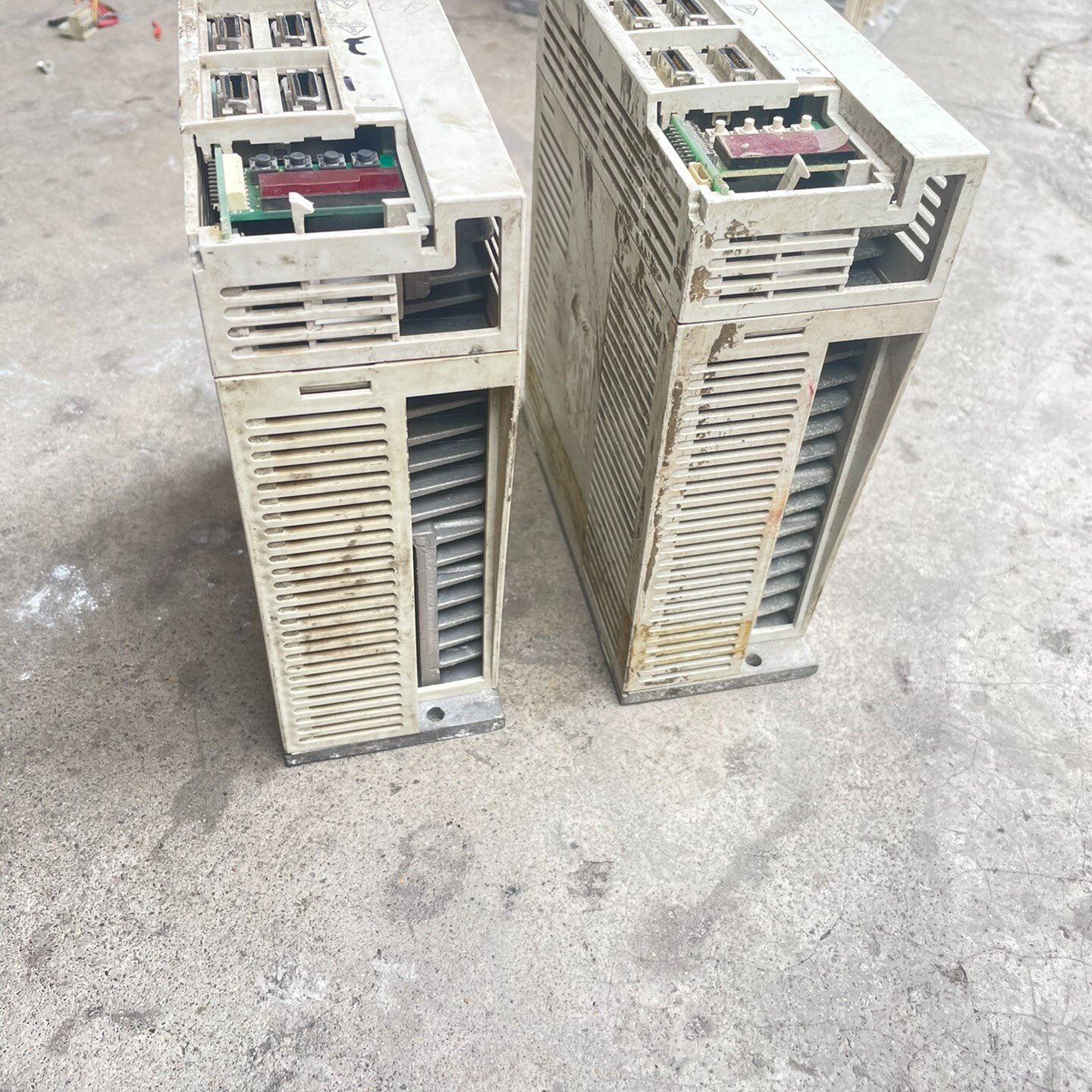 《议价》三菱伺服驱动器MRJ2S100A两个一个拆机一个