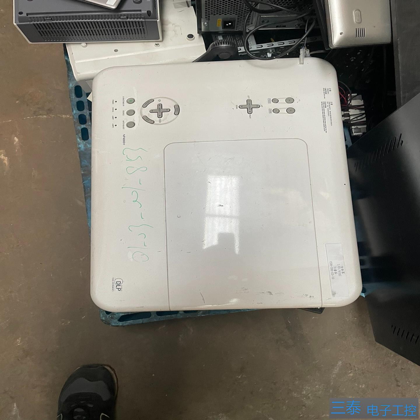 液晶投影机PT-X281CPT-X270C成色好，议价