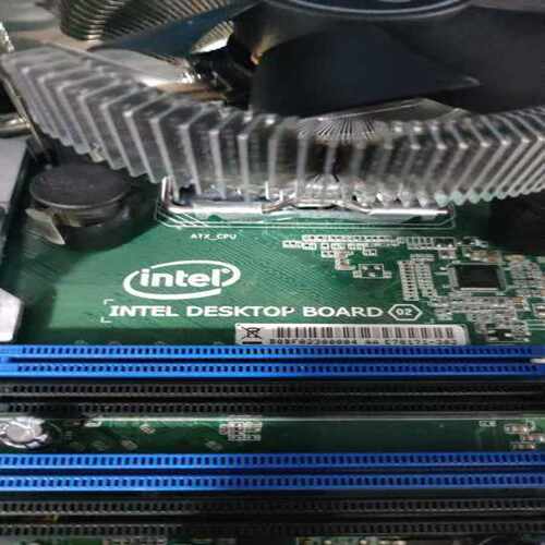 INTEL主板，型号DESKTOP BOARD，配有cpu根[浩蓉商户]