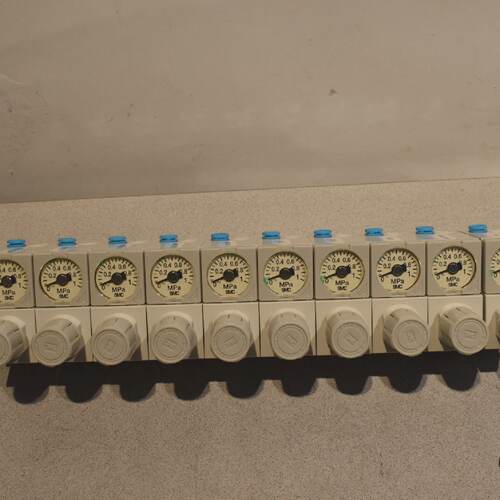 SMC ARM11A2S023 Pressure Manifold  10 pcs. ARM11AB2R05A3 wit