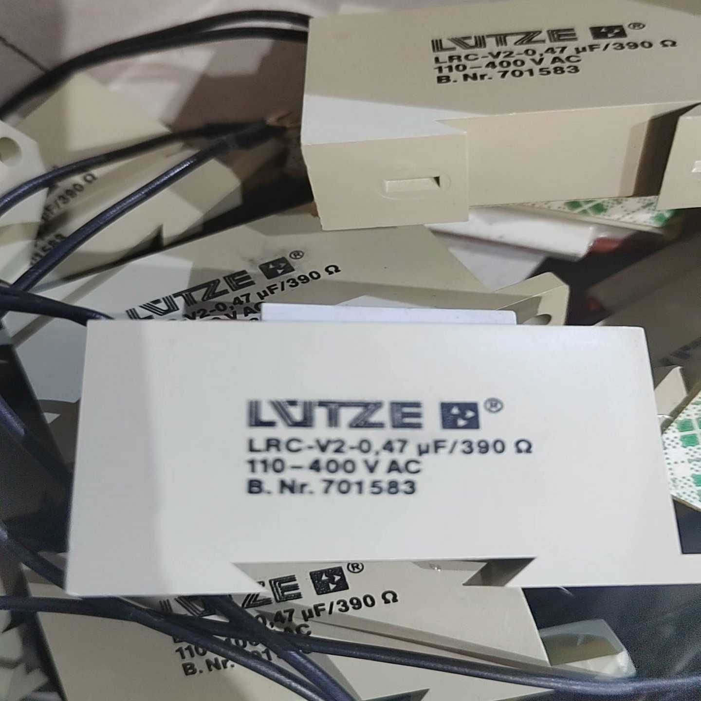 寻..LUTZE电流互感器LRC-V2-0.47UF/390