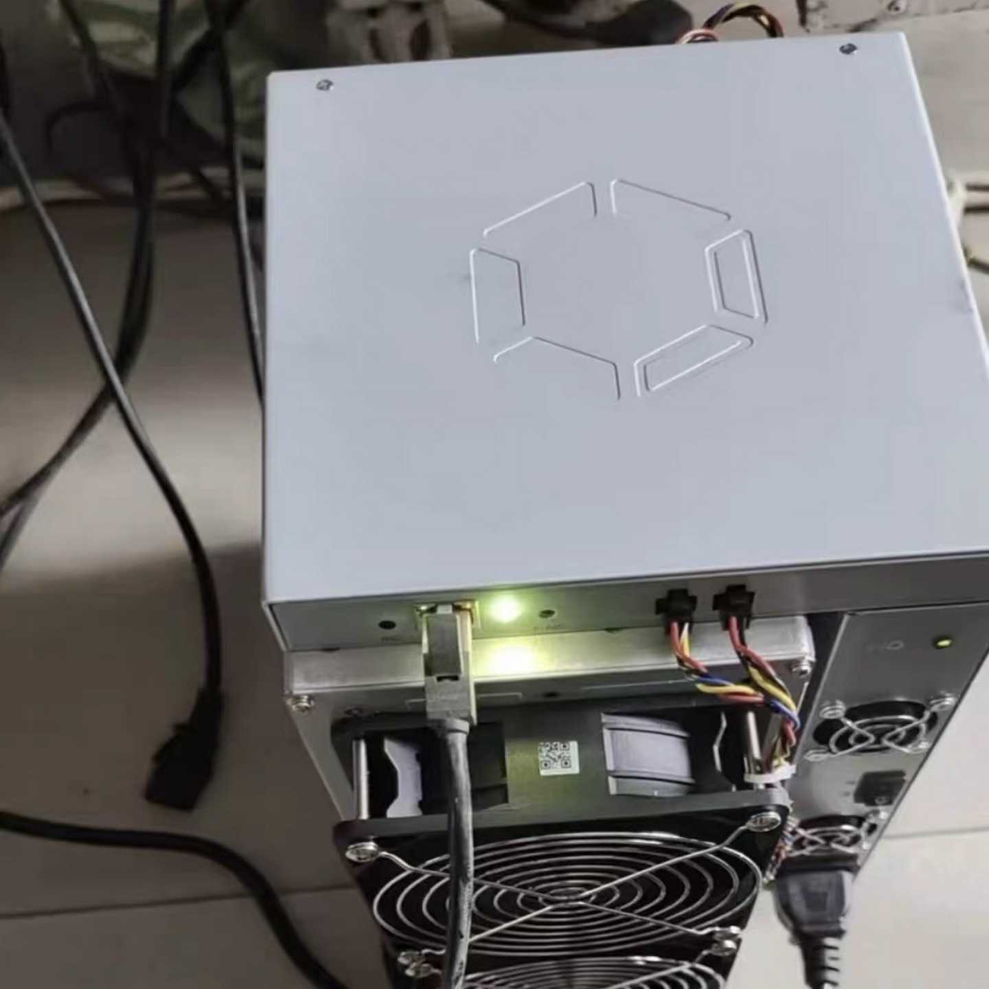 出个人跑的52台二手阿瓦隆1346c126t过保机子，场--议价商品