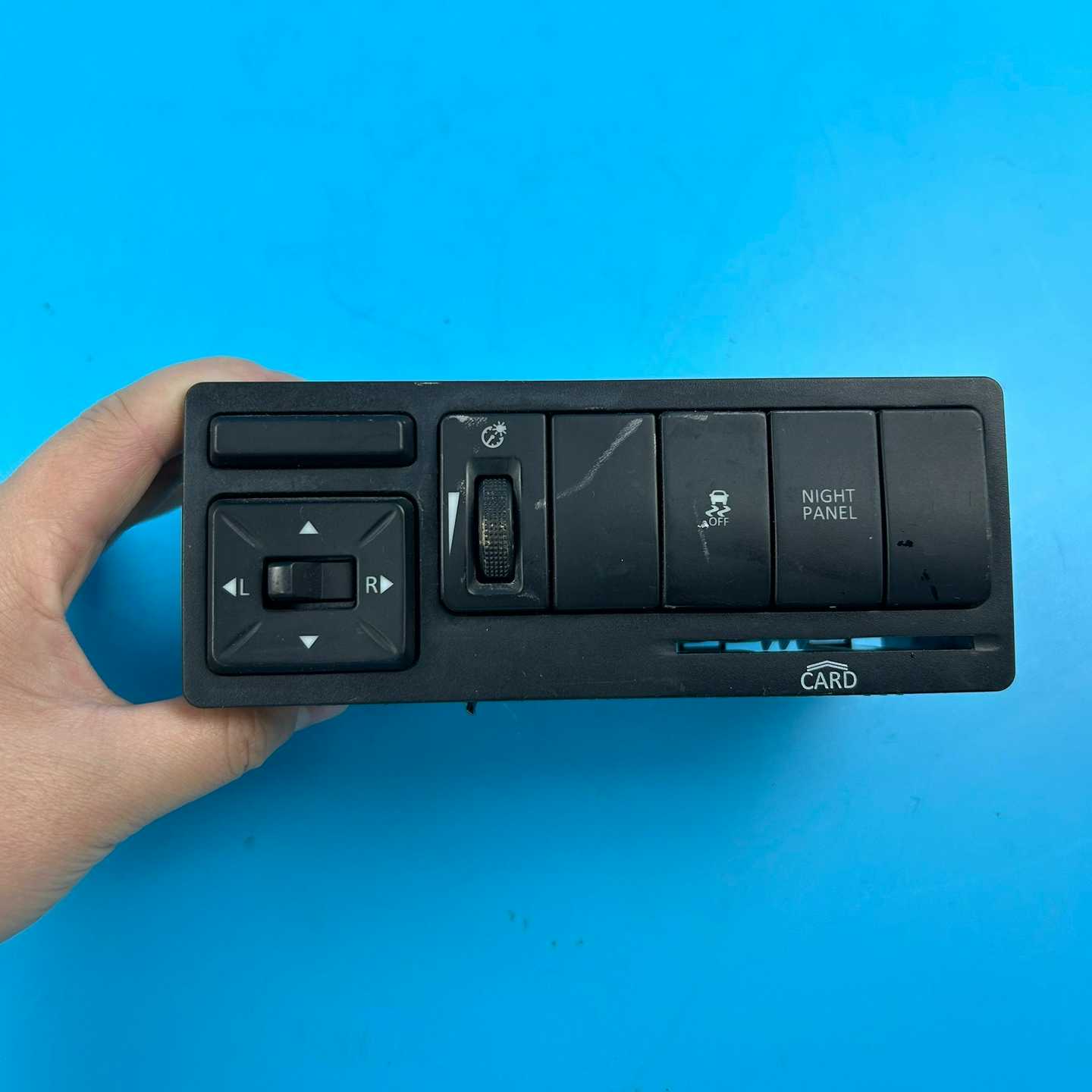 北汽BJ20后视镜调节开关，仪表亮度调节开关，图片就是实物，--议