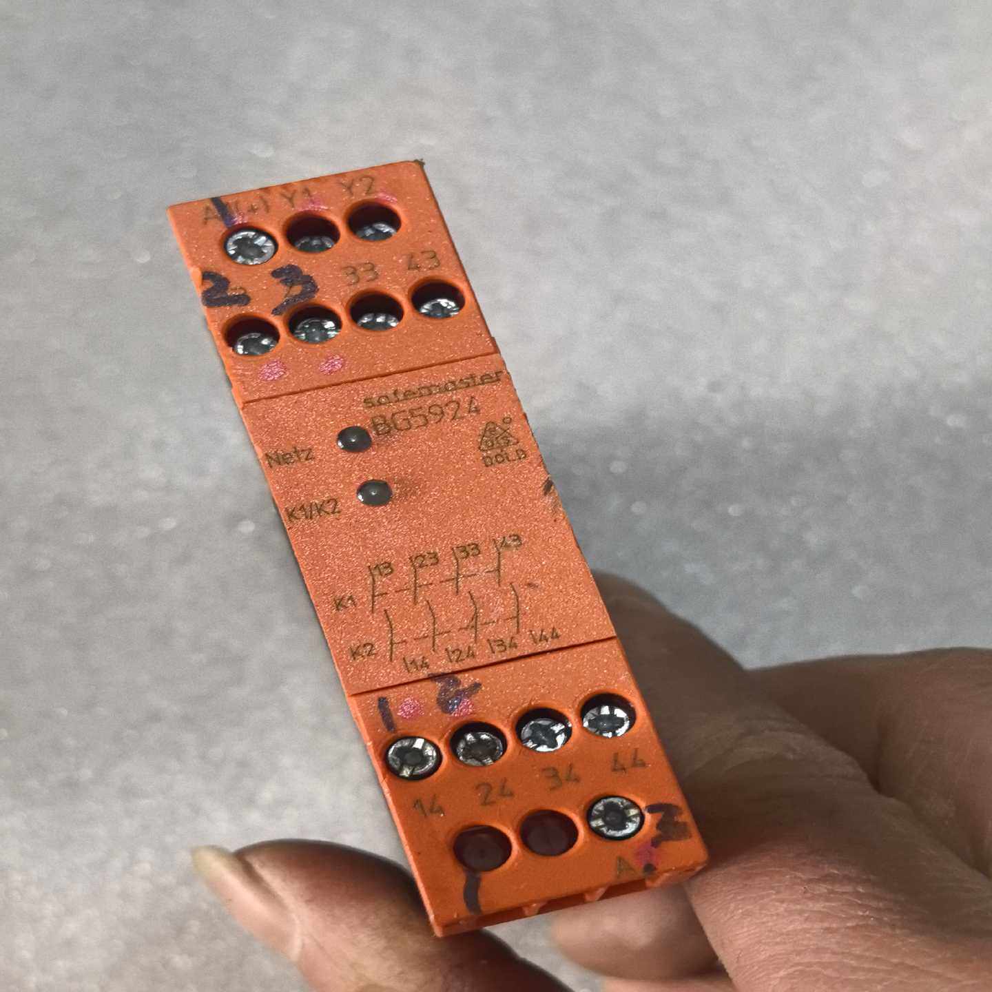 多德DOLD安全继电器，型号：BG5924.04，实图