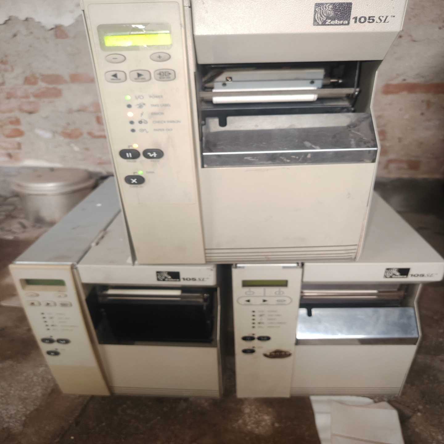 咨询-105sl斑马条码器300点分辨率成色如图通电正常。