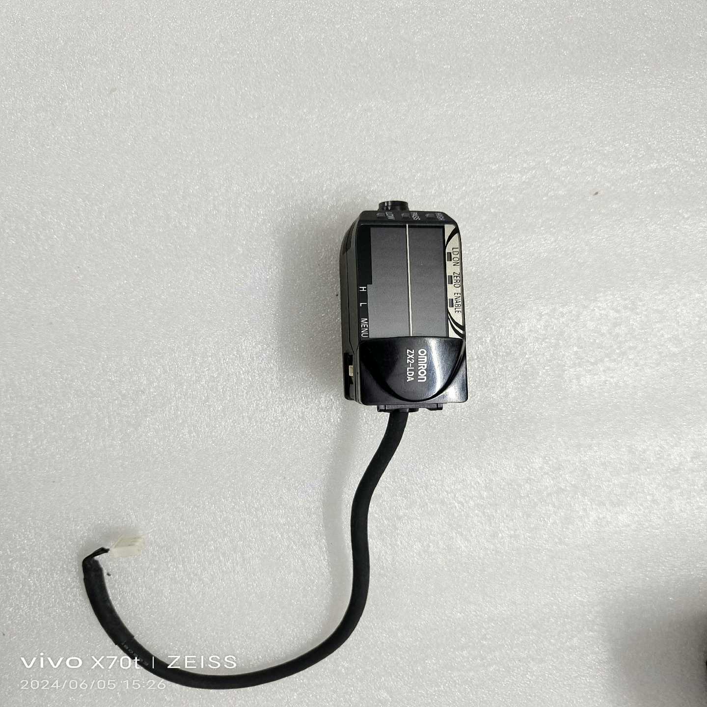 OmRon传感控制器ZX2-LDA,激光位移传感器询价