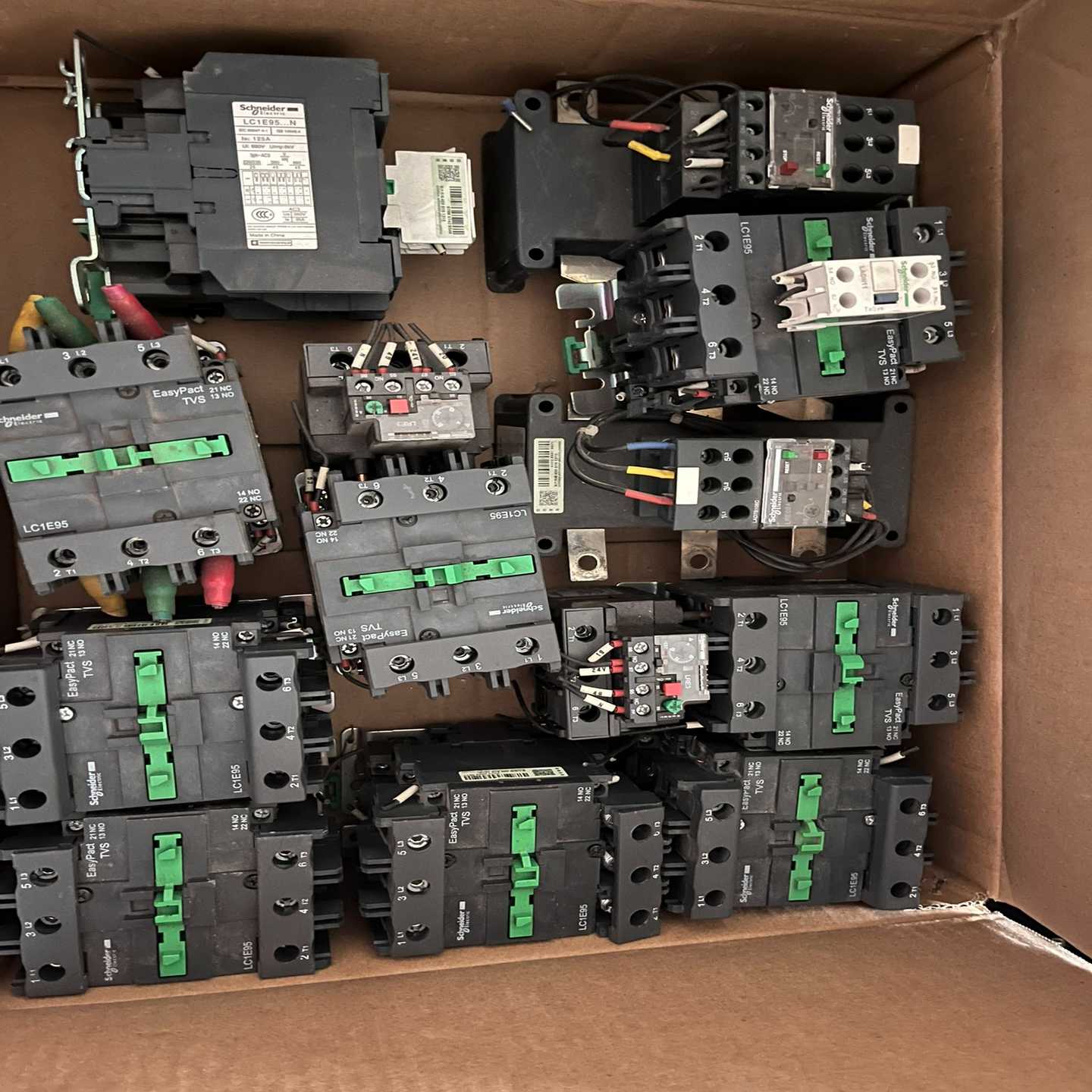 施耐徳LC1E95，的，成色很好的，放着有蒙灰了~询价