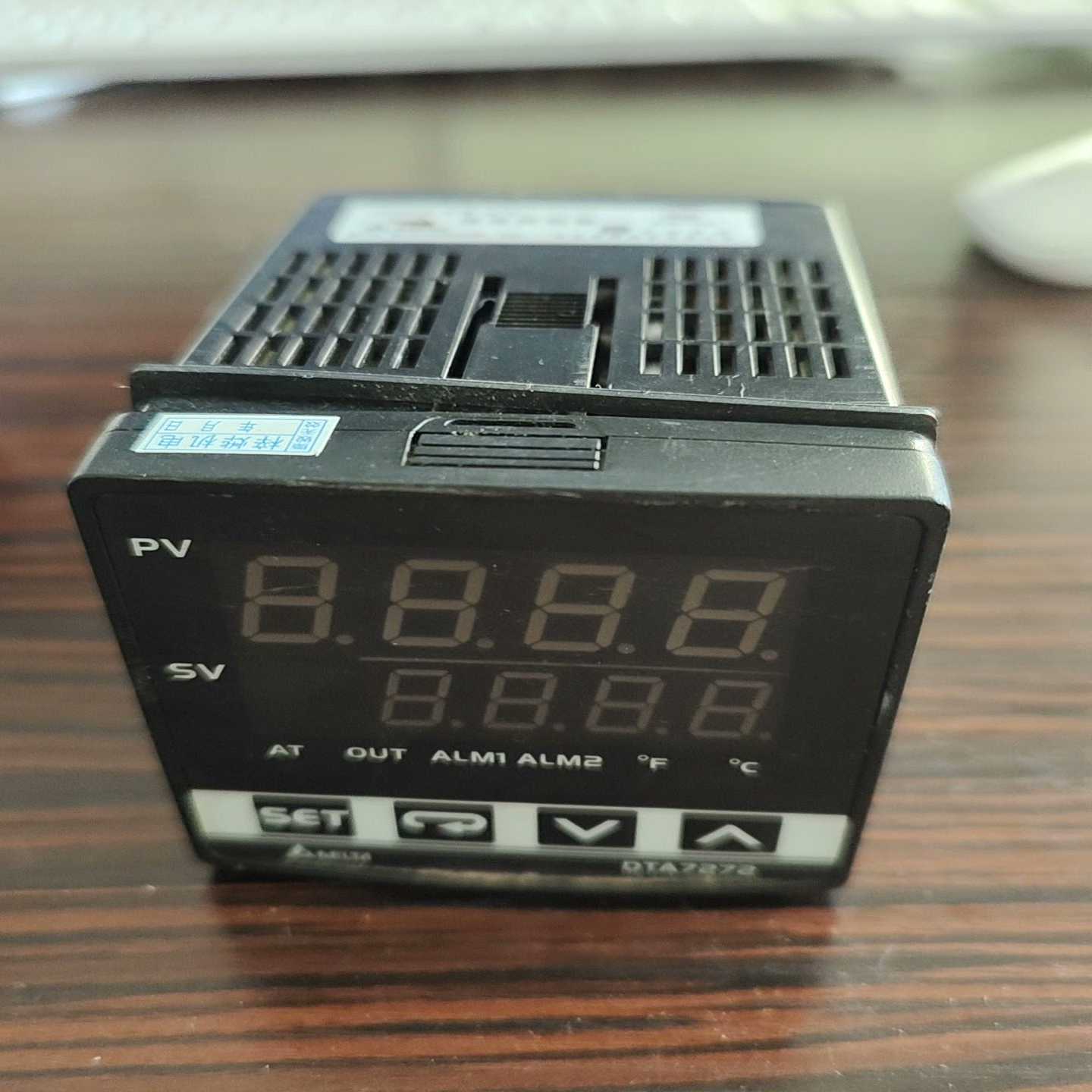 询价~台达温控器DTA7272R1  实图