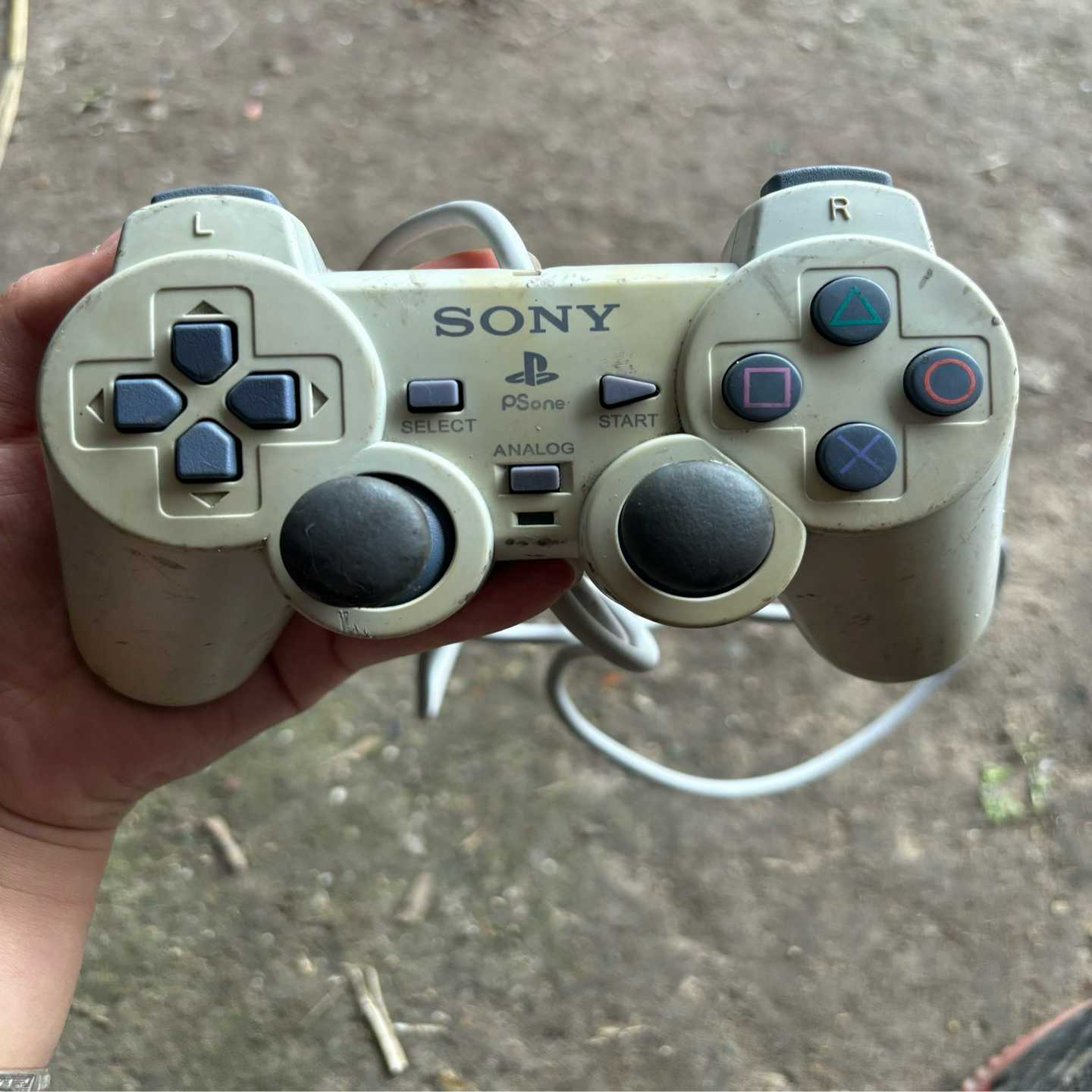 询价原装索尼PSone原装震动手柄H，按键摇杆灵敏，总共有两个，