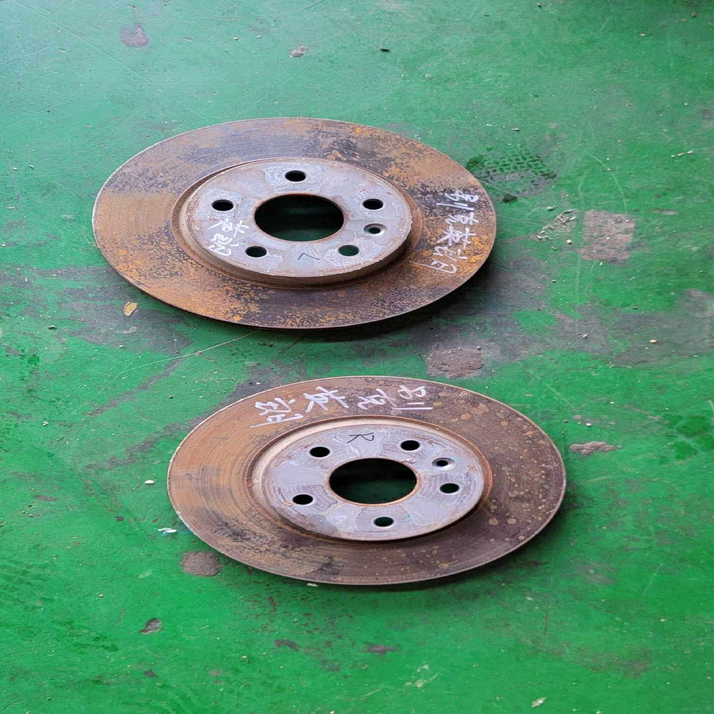 别克英朗前刹车盘，60一个，不包邮。19年1.3排量原装拆车--议价