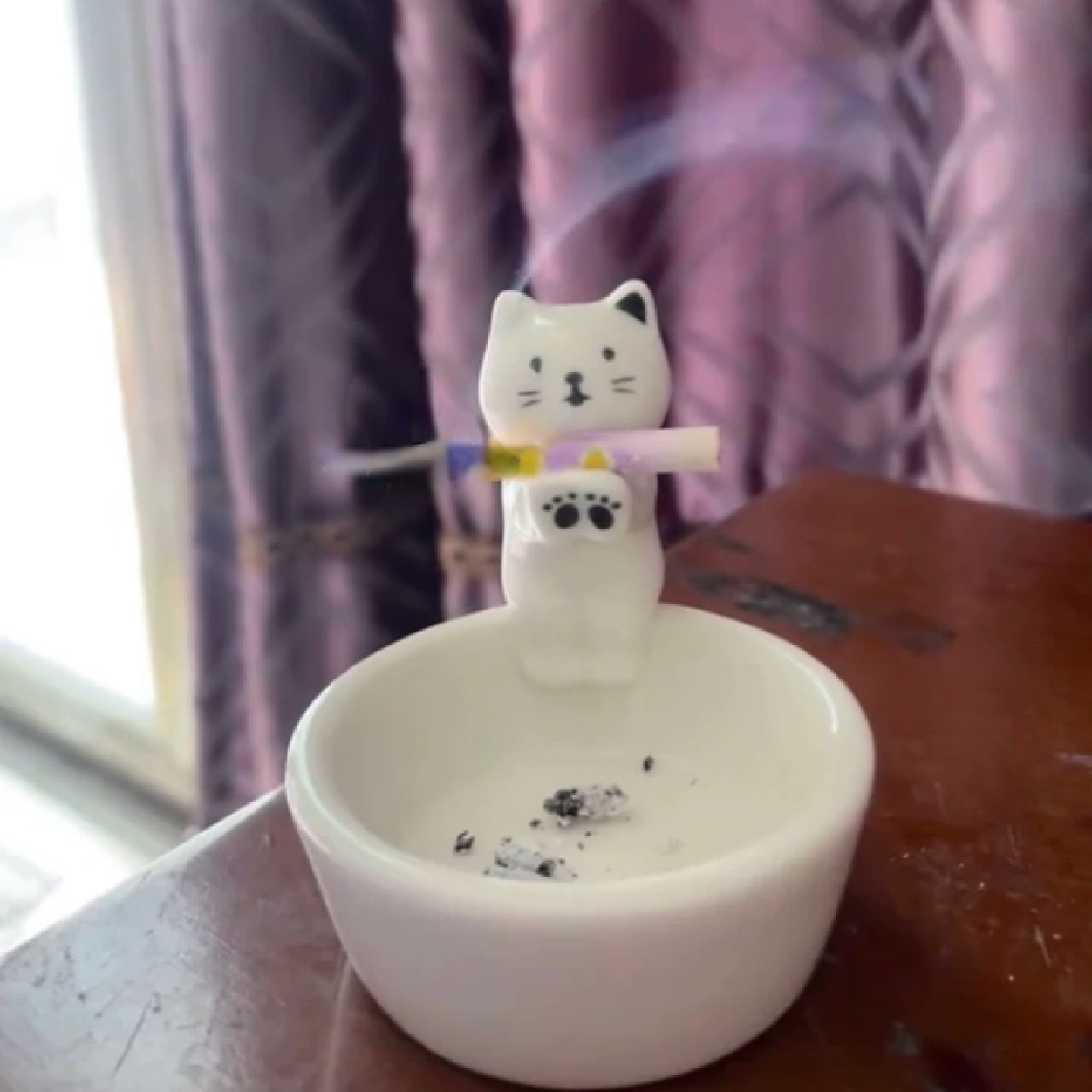 新款烤手小猫烟灰缸颜值现代小众高级家居办公室桌面摆件