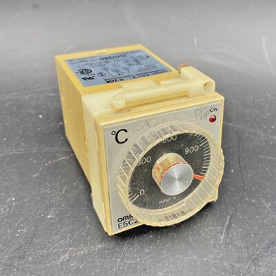 OMRON E5C2R20K 220240VAC TEMPERATURE CONTROLLER