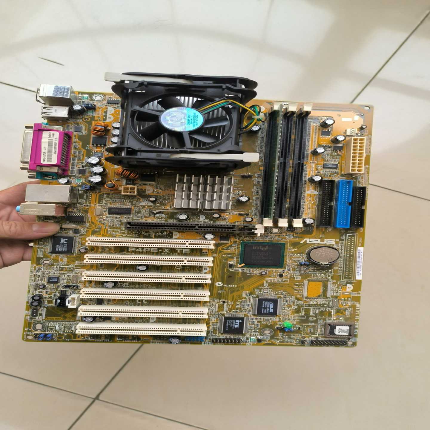 华硕P4PE-XTE送CPU256M内存条，散热器-议价