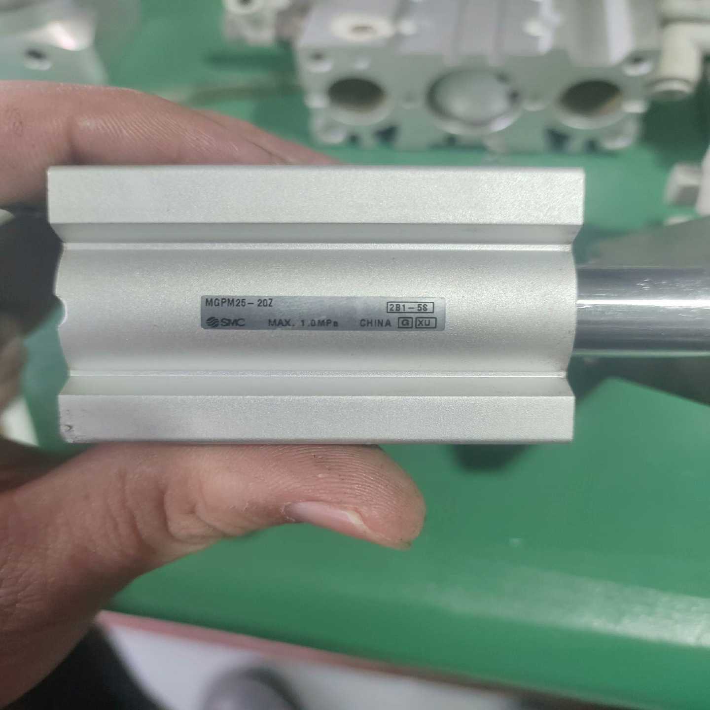 MGPM25-20Z 气缸  外观有磕碰划痕~询价