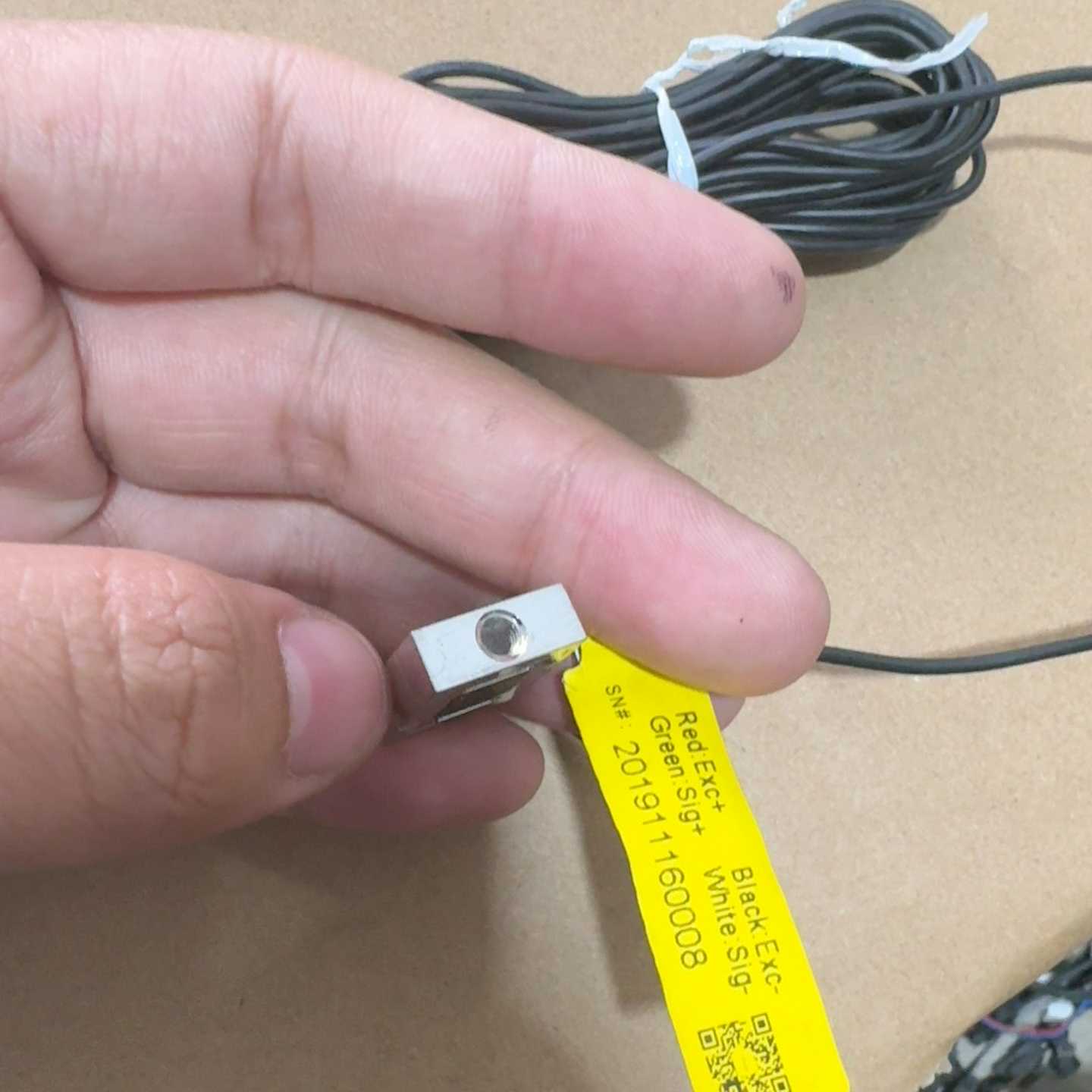 AB罗克韦尔2097-V31PR0-LM实物图片，功能正【卡奥电子】