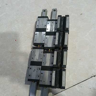 THKSHS15导轨，有16个块，成色如图（外表不是很