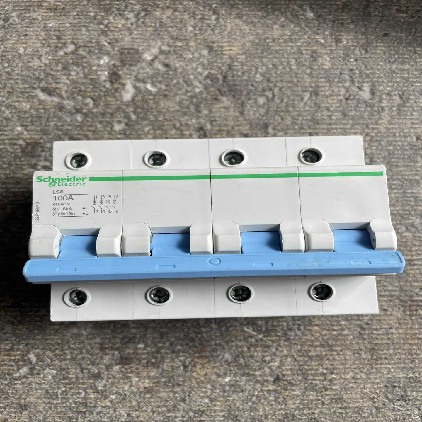 施耐德LS8空气开关，4P100A，拆机正品，成色如图。功