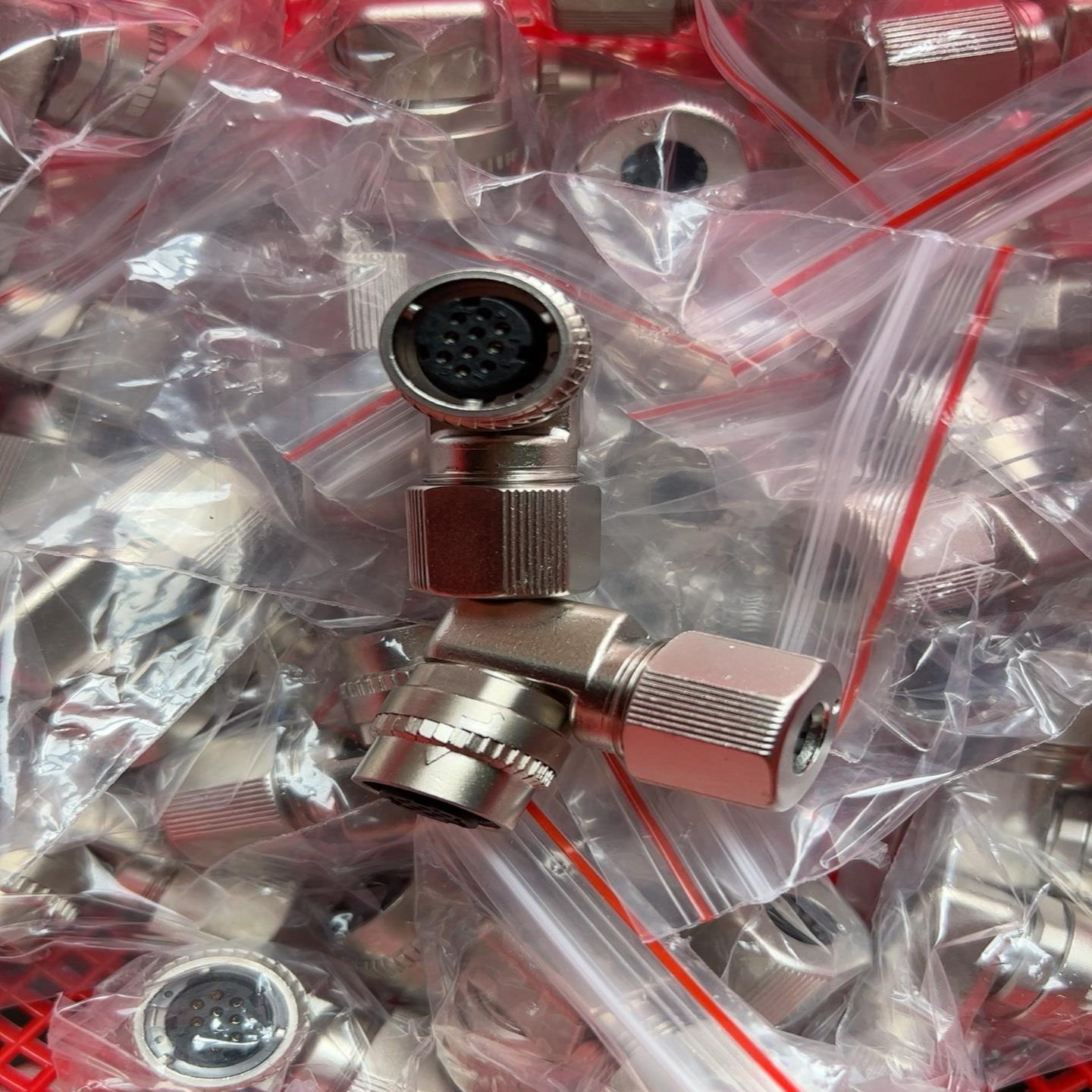 库存100个安川伺服电机10芯编码器插头DDKCM1询价