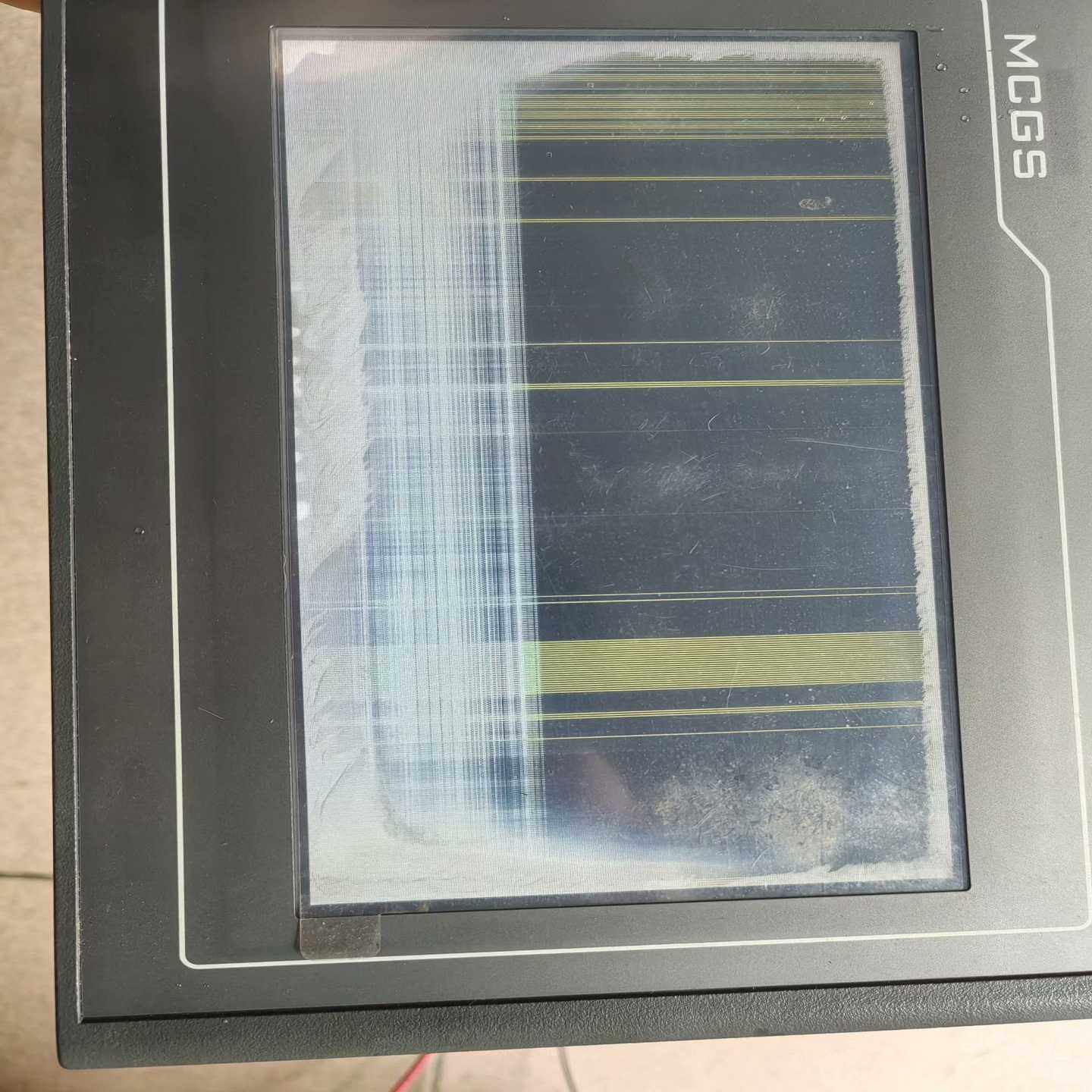 昆仑通态触摸屏，型号TPC7022EI，通电显示如图，屏幕有--议价商