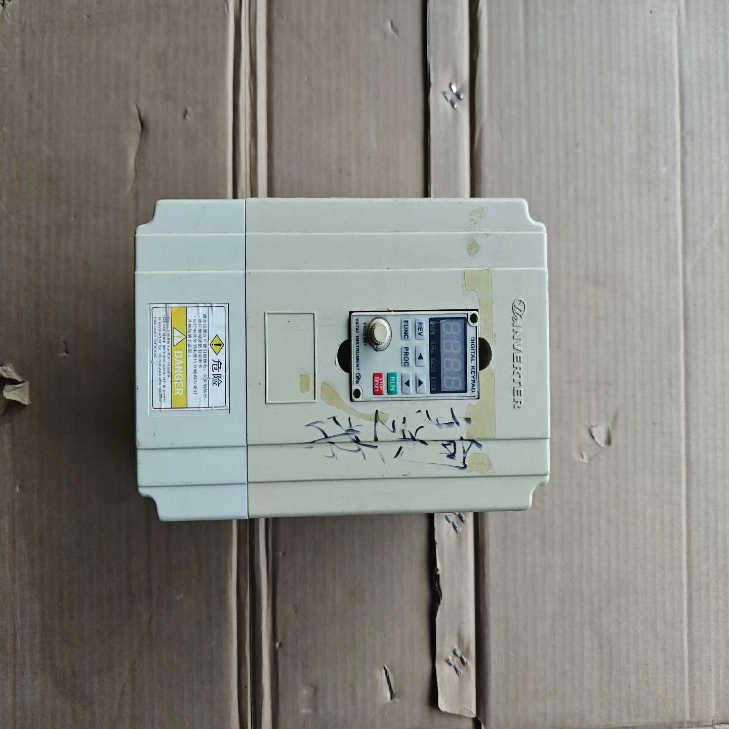 议价拆机亚泰变频器YTA2.2G4T1现货/Y维修