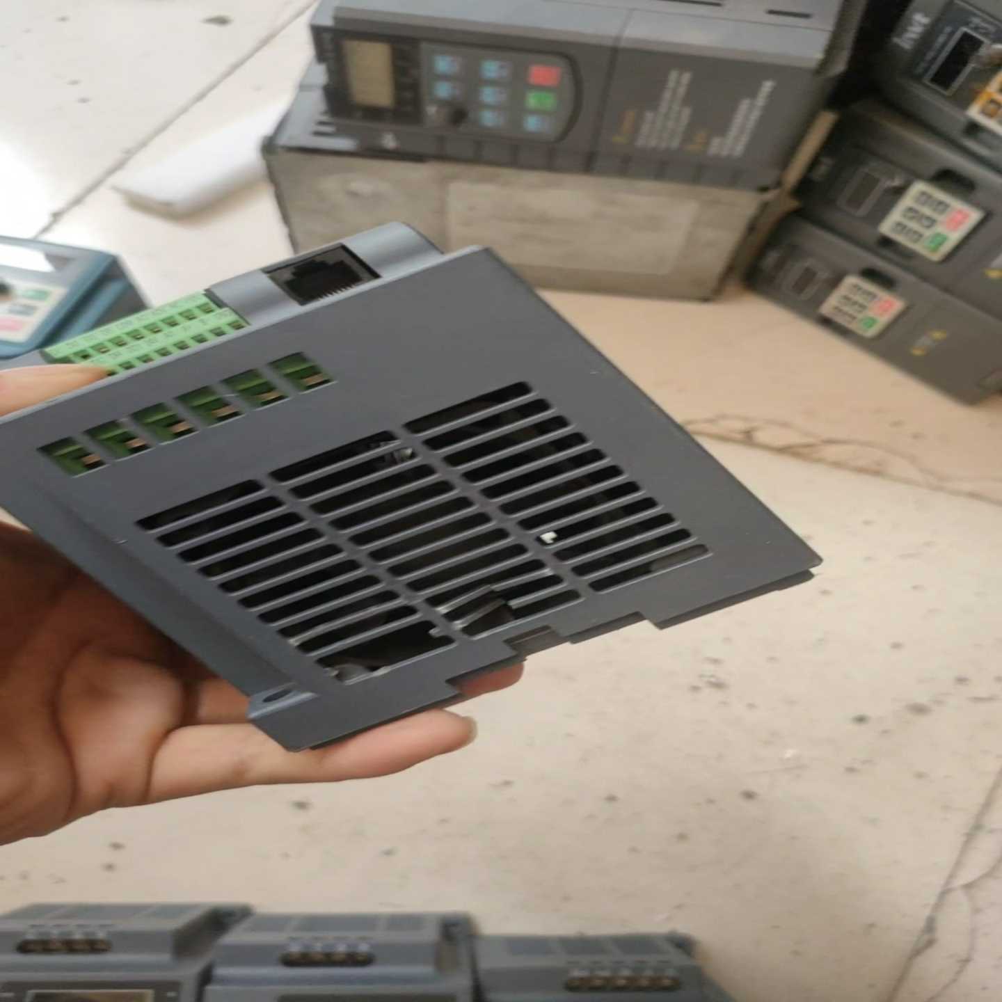 议价海菱L000-5.5变频器一台，成色自定义，缺电位器