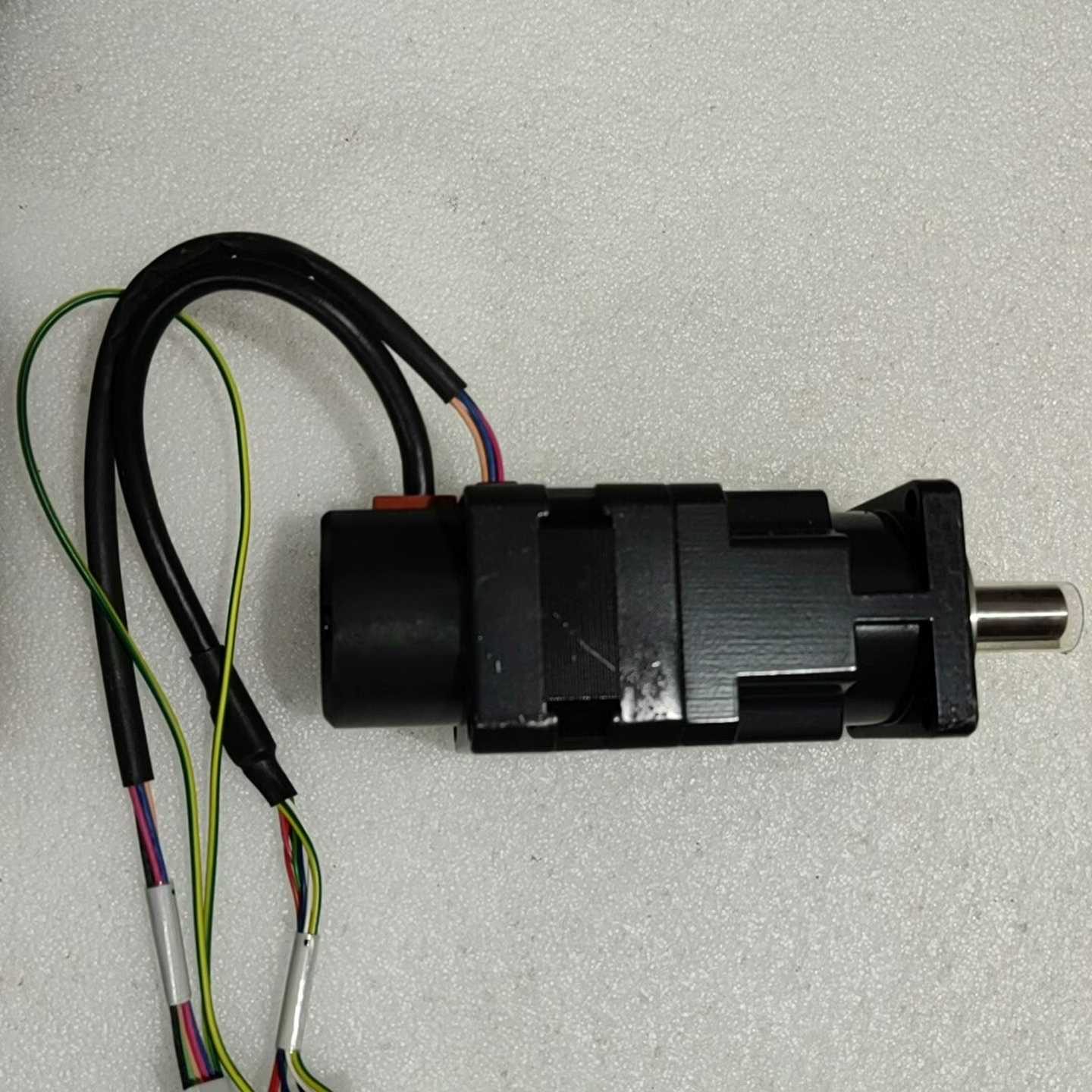 议价东方步进电机，PK543AW1一A10，全新无包装，有一面有