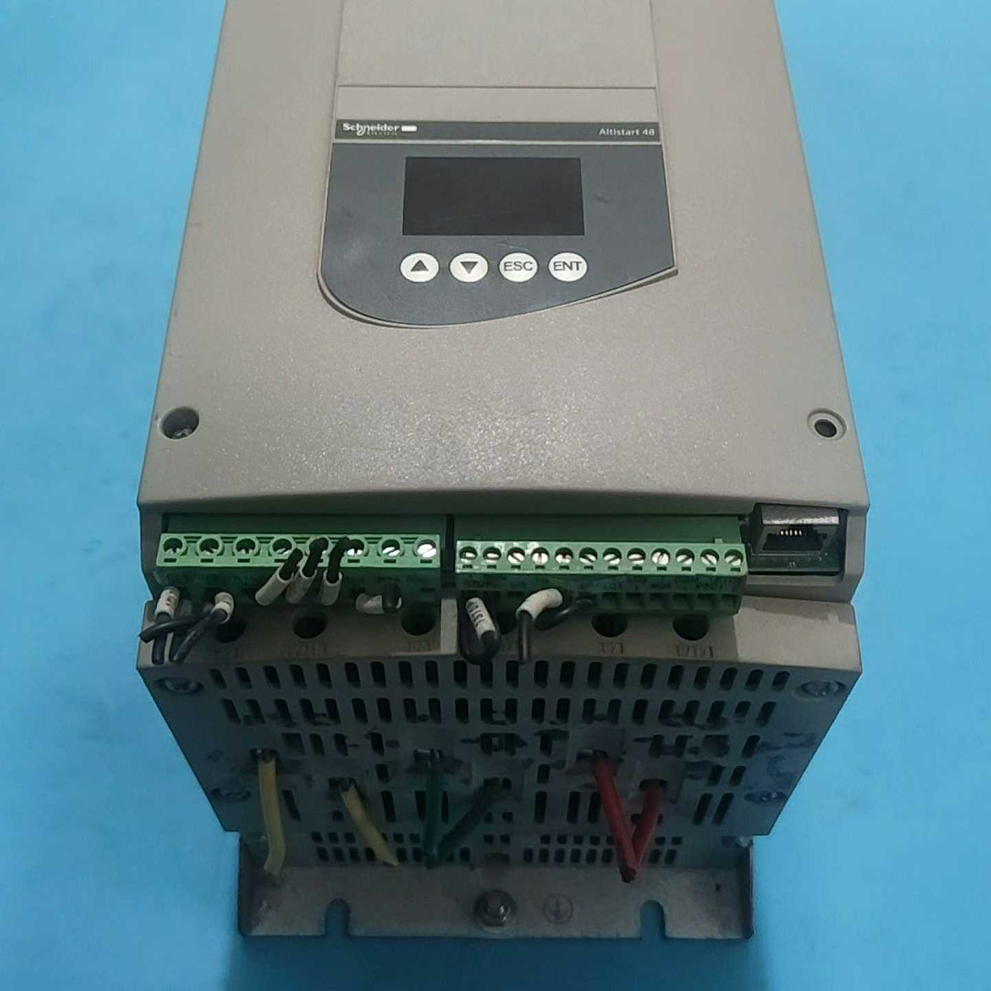 施耐德软启动器 ATS48D32Q，15KW，功能正常，成色一议价商品