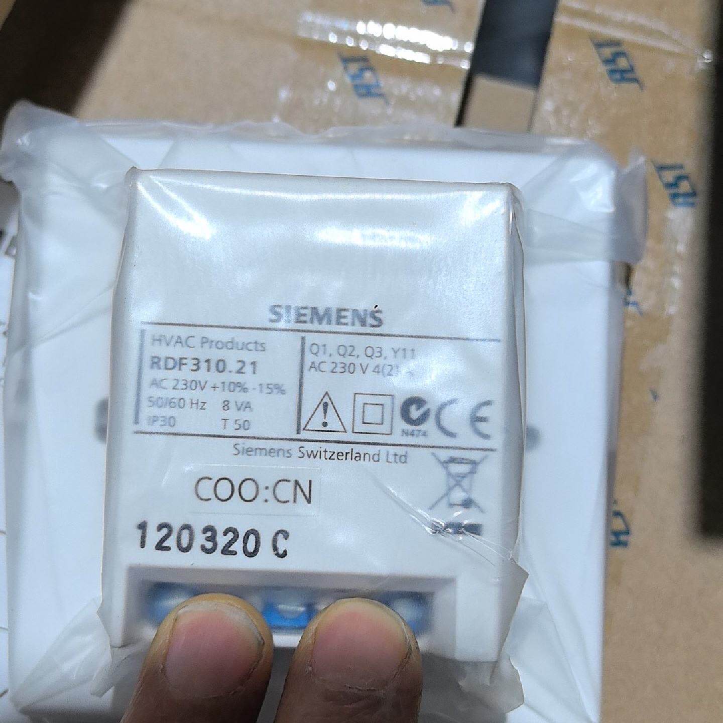 这是西门子SIEMENSRDF310.21房间温控器属--议价商品