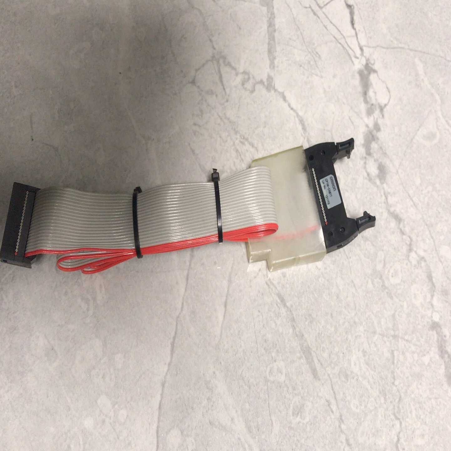 PLC连接线缆CP1W-CN811成色不错功能正常询价