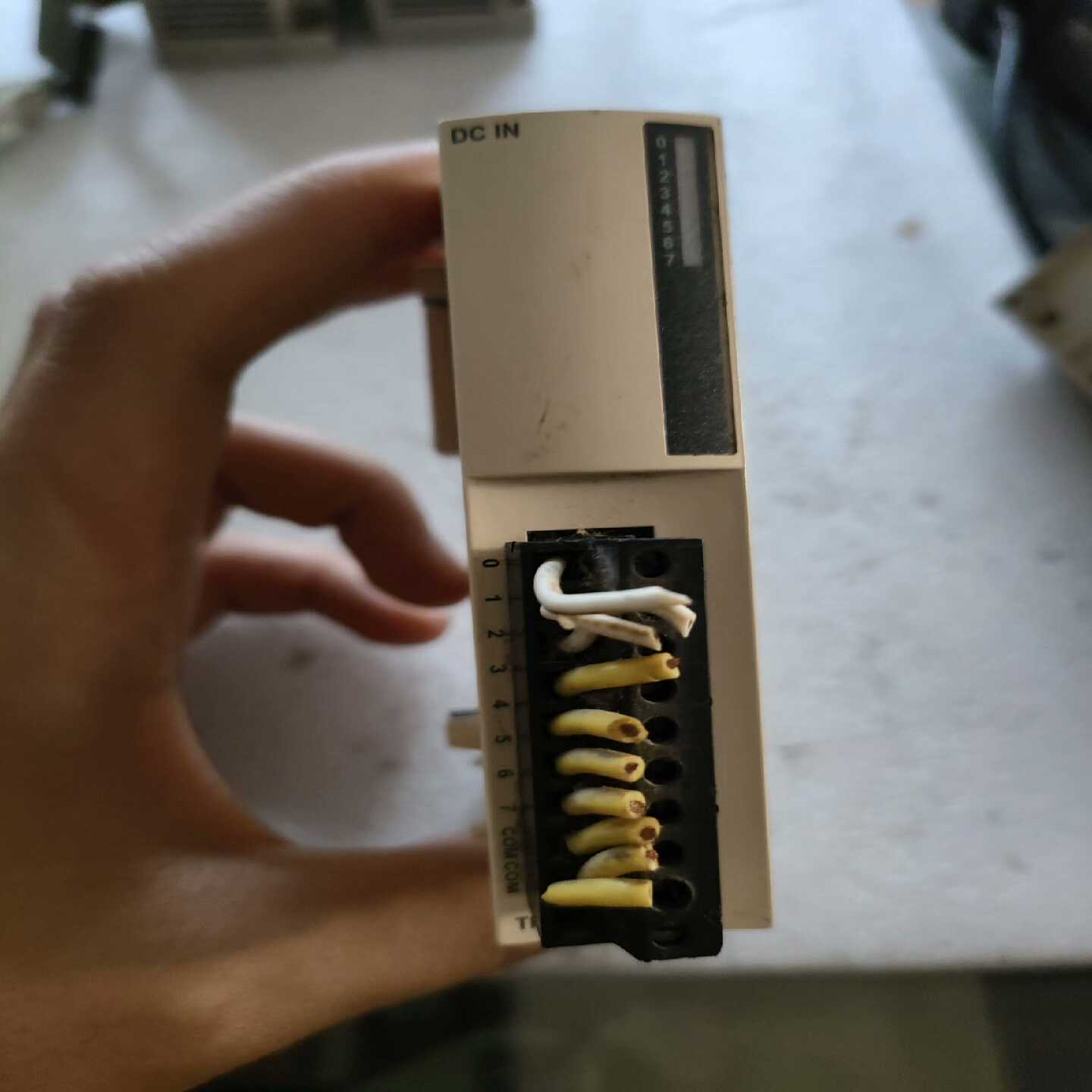 议价施耐德模块TM2DDI8DT成色如图功能正常