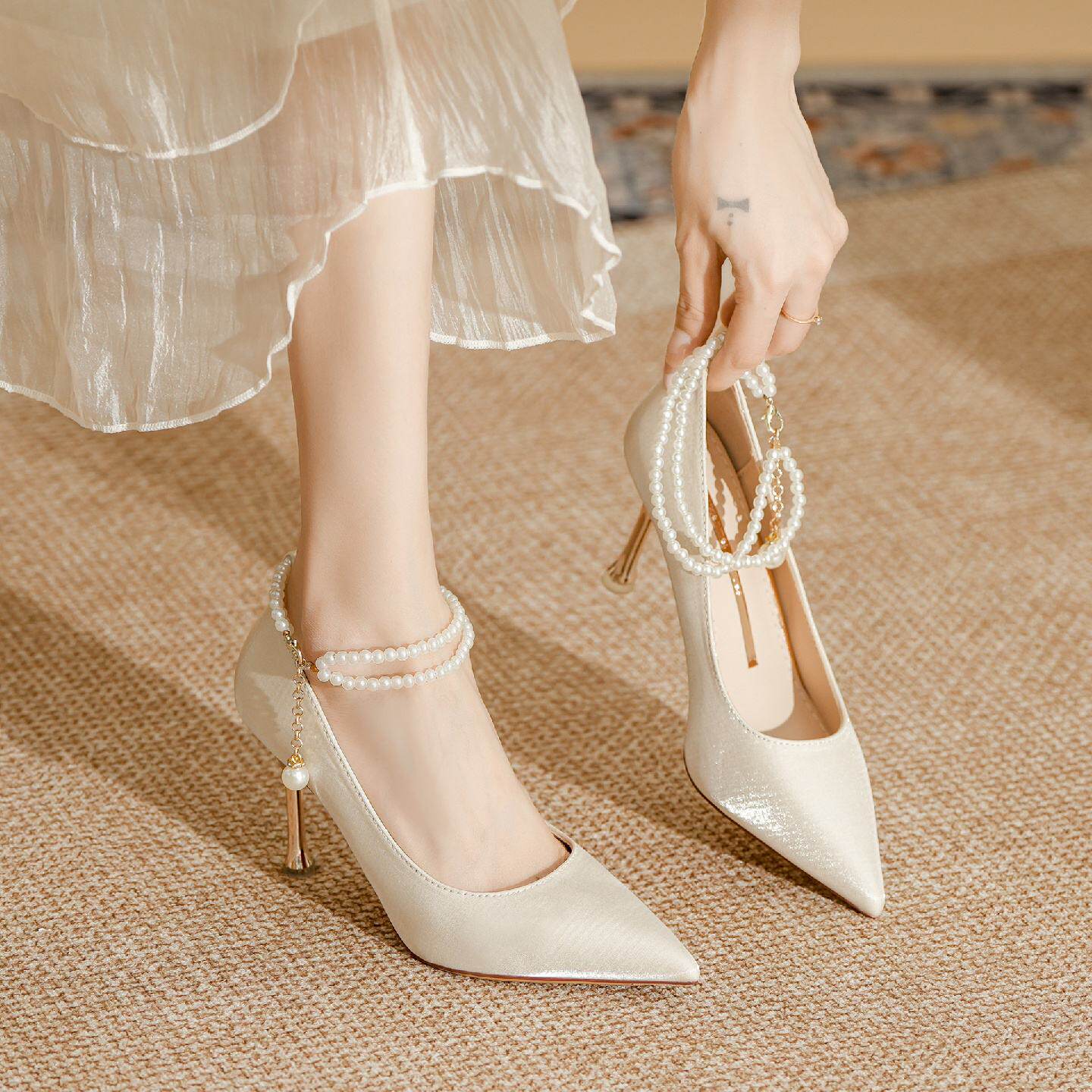白色高跟鞋女细跟2026新款气质高级不累脚婚鞋新娘鞋绝美小跟单鞋