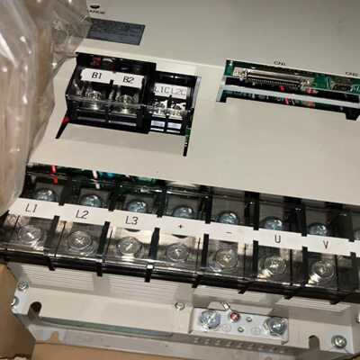 安川全新正品交流伺服驱动器SGDM-1eada/200V--议价商品