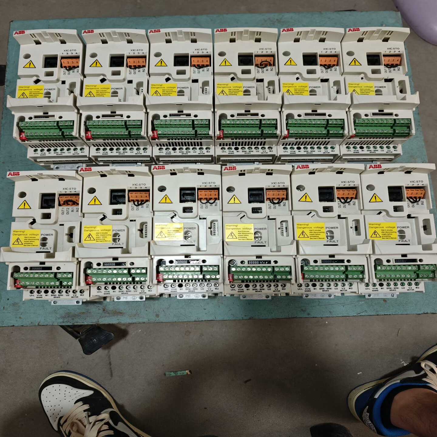 ACS355-01E-02A4-2，变频器，0.37k议价