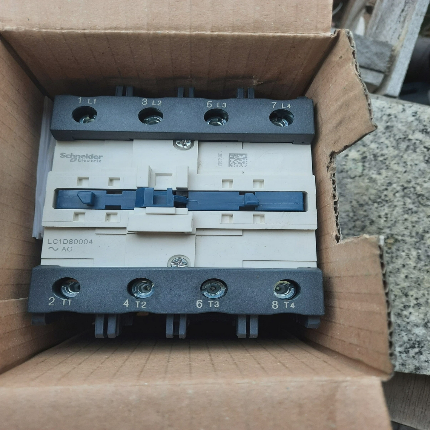 施耐德电动接触器LC1D80004P7