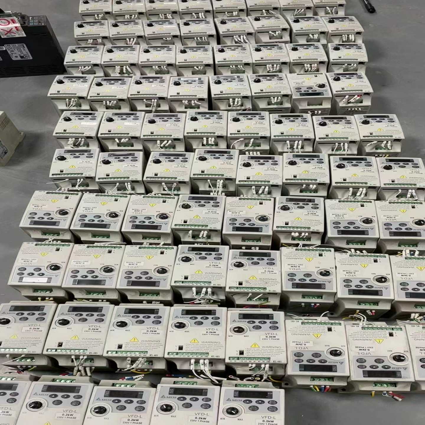 台达200w变频器VFD002L21A询价