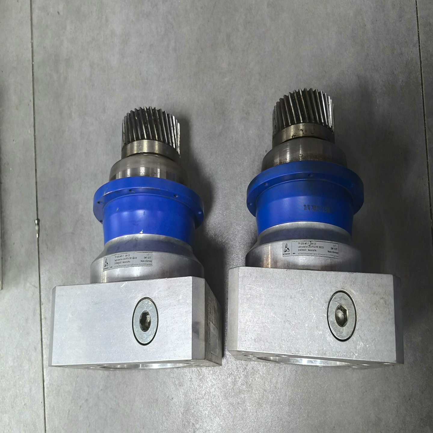 阿尔法减速机TP025S-MF1-7-0K1-2S两台,成色