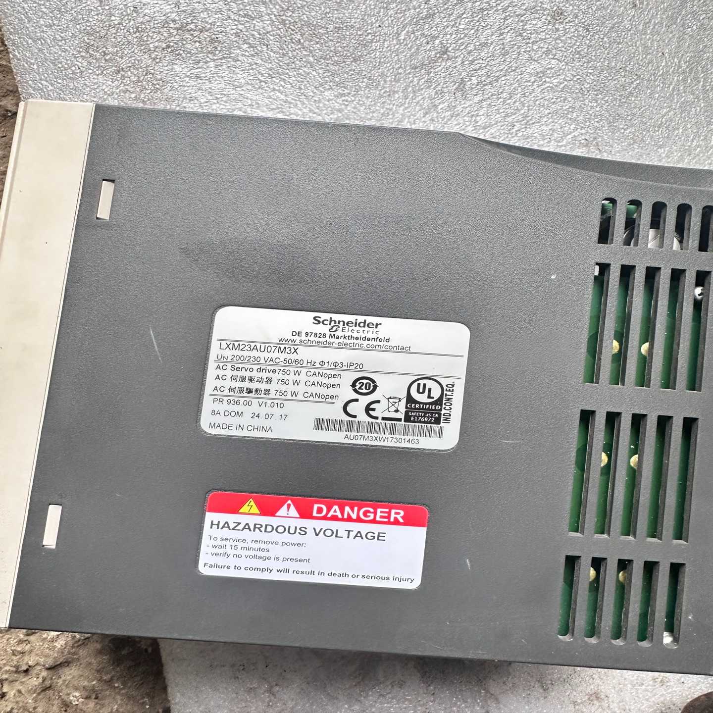 议价施耐德750W伺服驱动器LXM23AU07M3X伺服电机BC