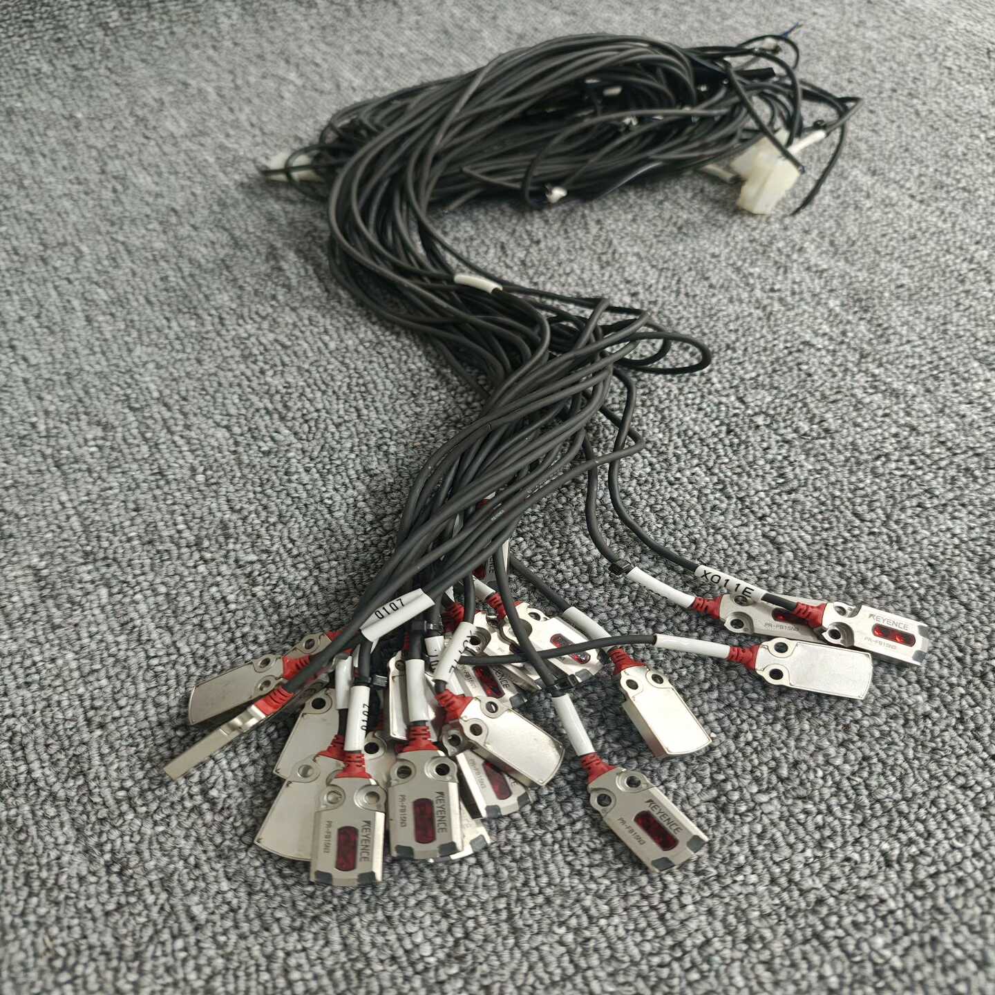 Keyence基恩士二手反射激光传感器PR-FB15N3长配--议价商品