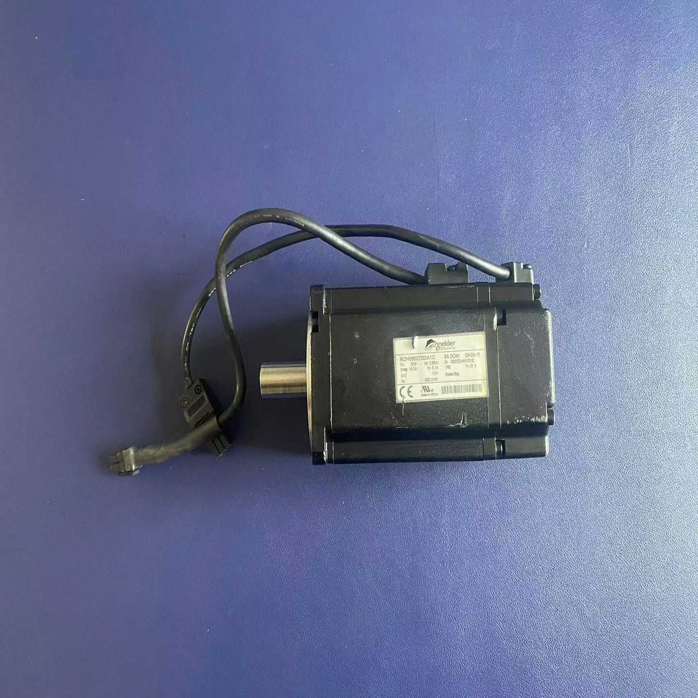 议价施耐德BCH0802O32A1C伺服电机