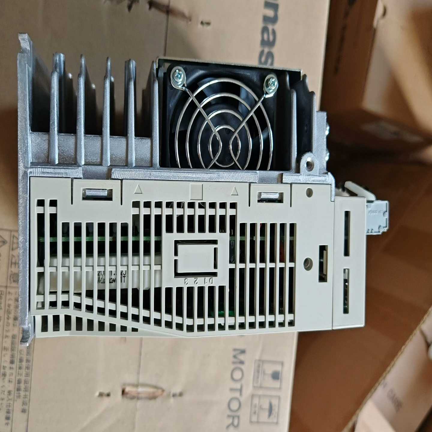 询价安川服驱动器M-15-V，全新控制器，非二