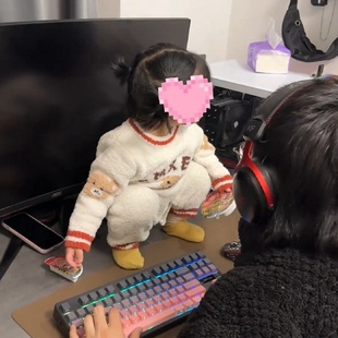 可爱滑雪小熊连体衣新款2025秋冬季儿童连体家居服半边绒连体