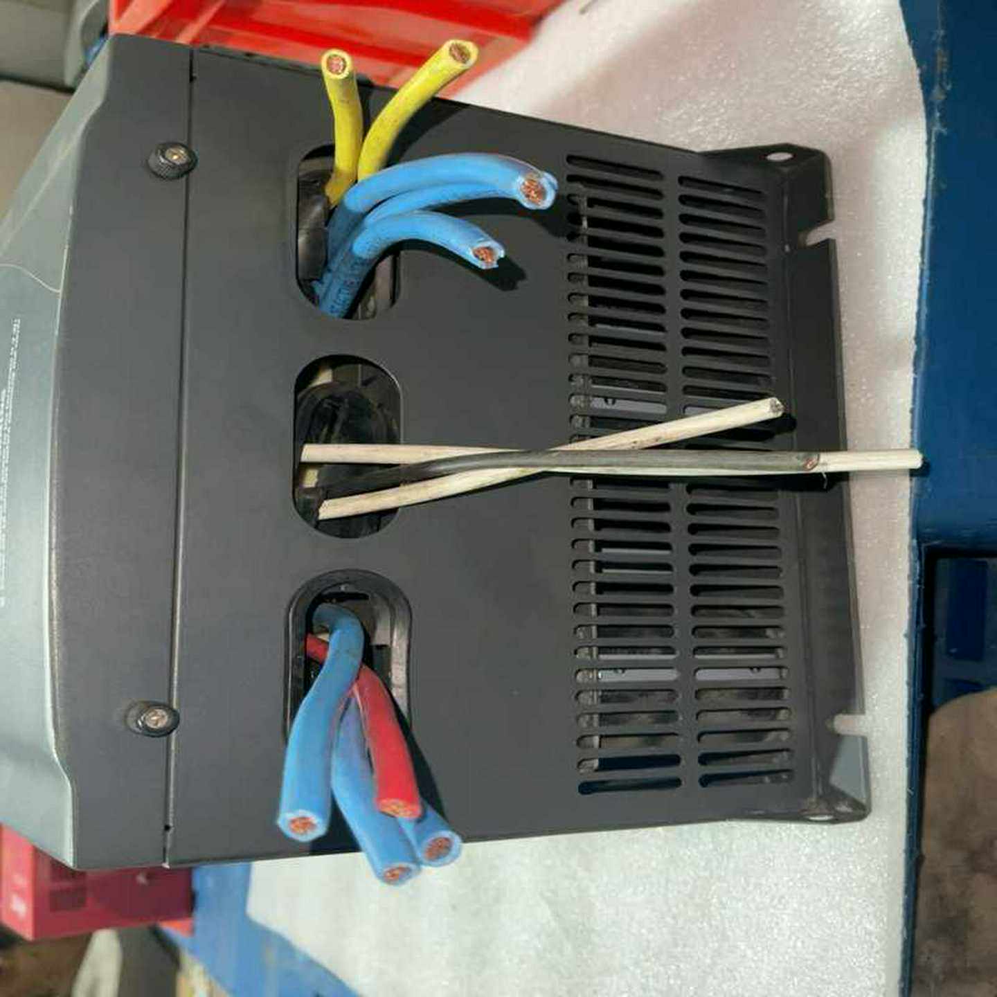 山宇变频器 SY8000-4G5R5P-4  还有2台  一【鑫鑫商铺】